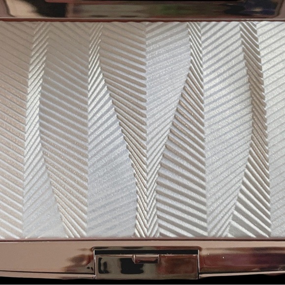 Anastasia Beverly Hills “Iced Out” White Highlighter Radiant Glow - New in Box - Picture 9 of 11